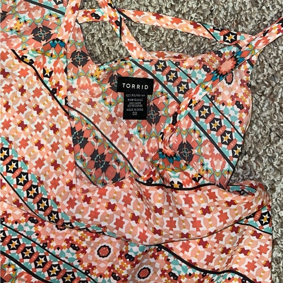 Tiered criss cross tank top - Picture 2 of 3